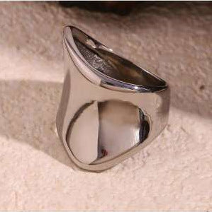 Fashionable and versatile titanium steel irregular large light surface 18K gold waterproof color preservation versatile ring for women